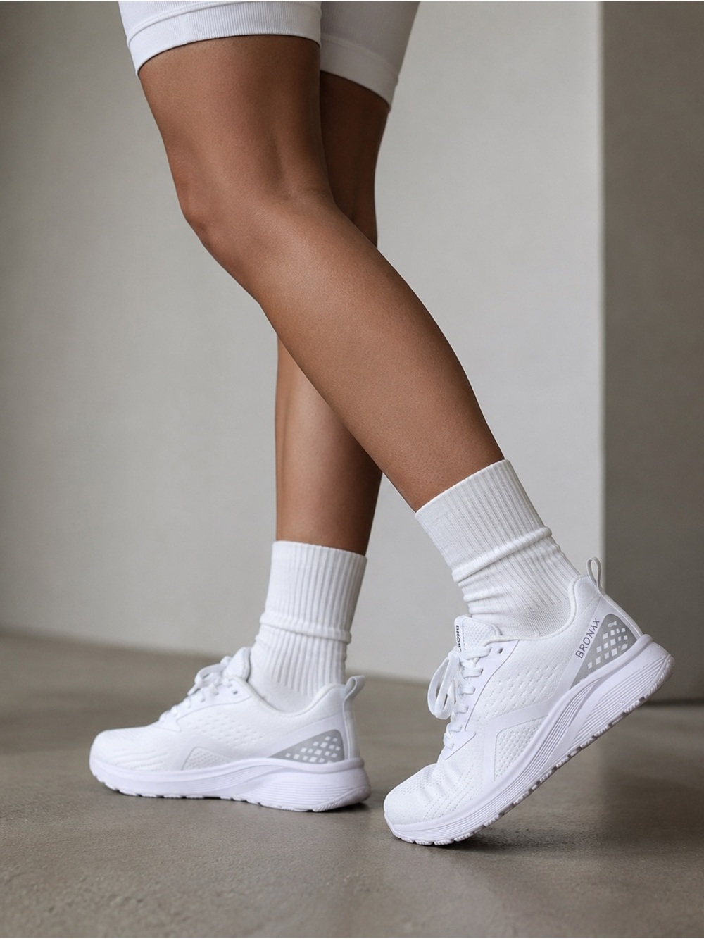 Like New Wide Toe Box Running Walking Shoes White Women’s 9 Wide EU 40